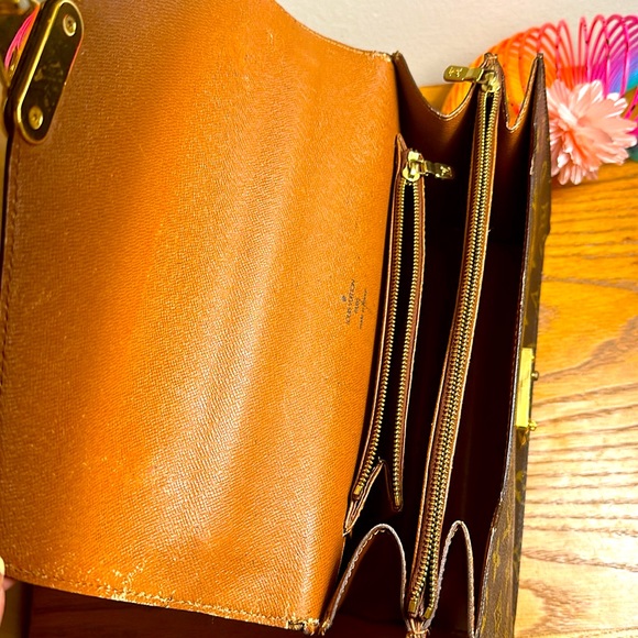 Authentic Louis Vuitton Messenger bag. - Picture 6 of 13